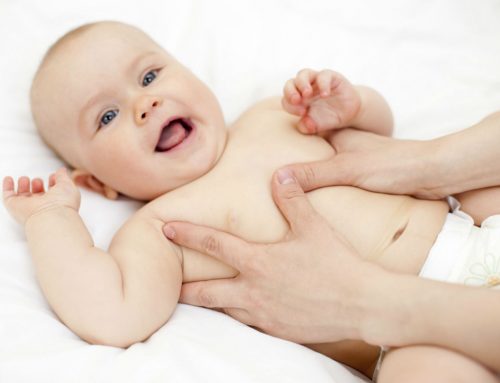 Shantala: aprenda a massagear seu bebê em casa